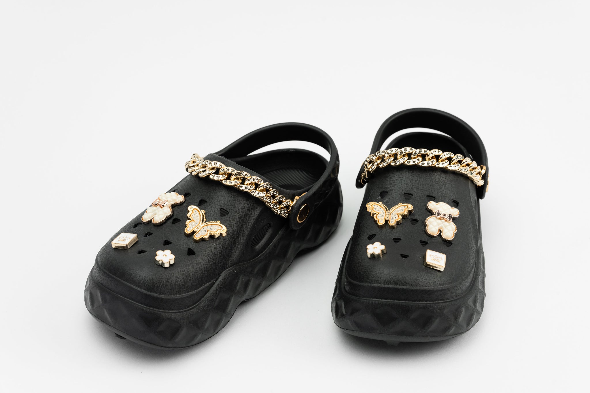 Goldie | Sabots Femme avec Chaînes et Décorations Dorées