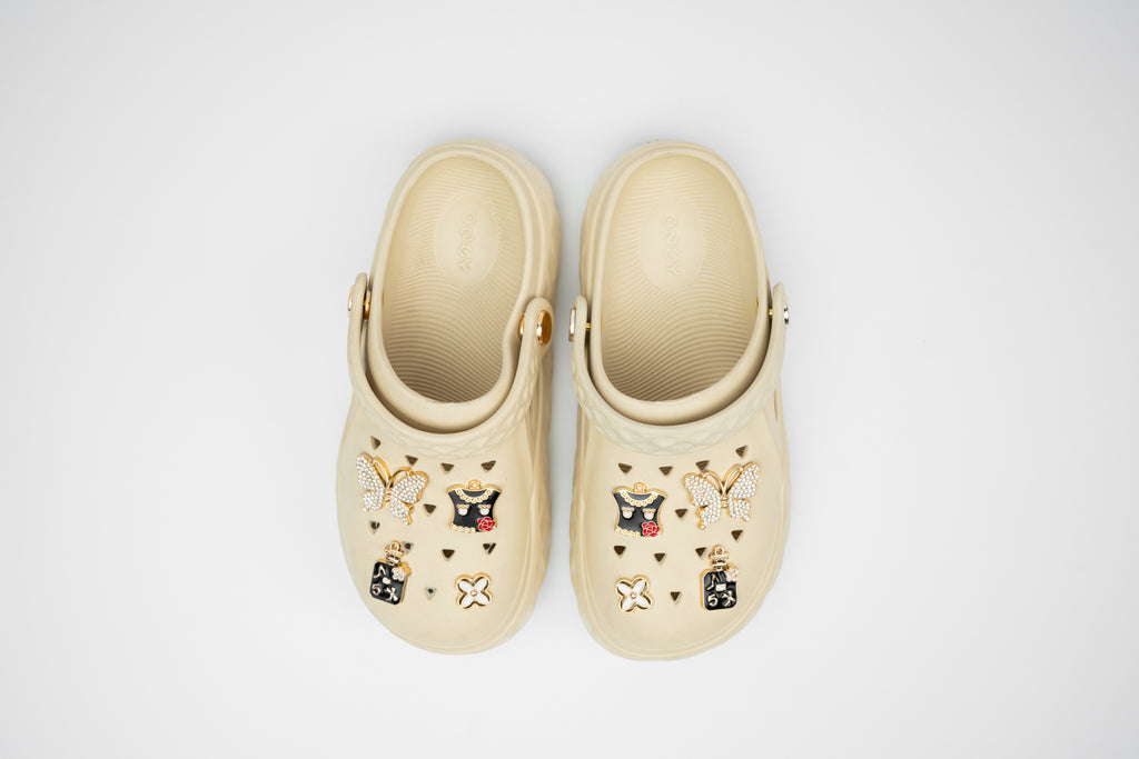 Goldie | Sabots Femme avec Chaînes et Décorations Dorées