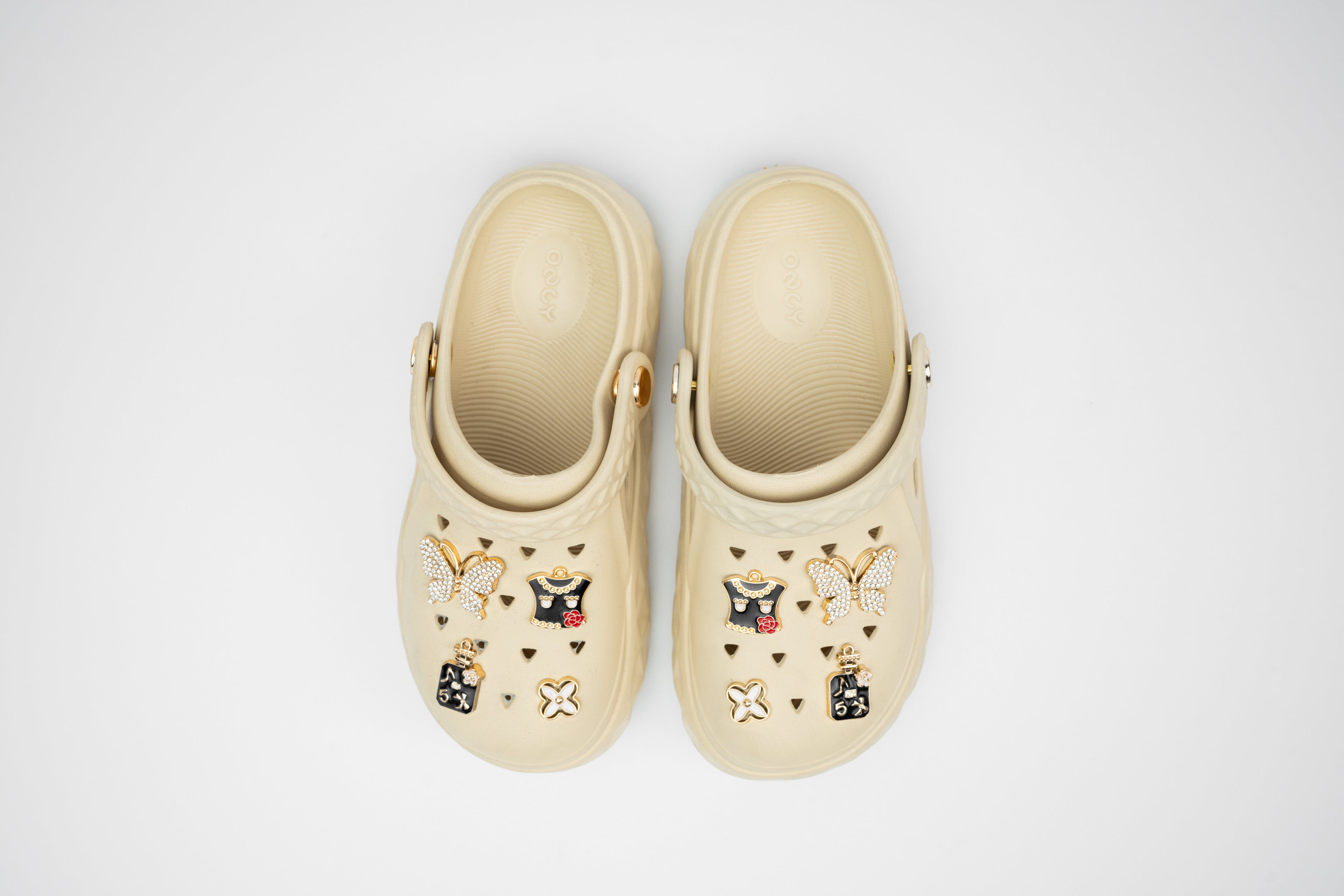 Goldie | Sabots Femme avec Chaînes et Décorations Dorées