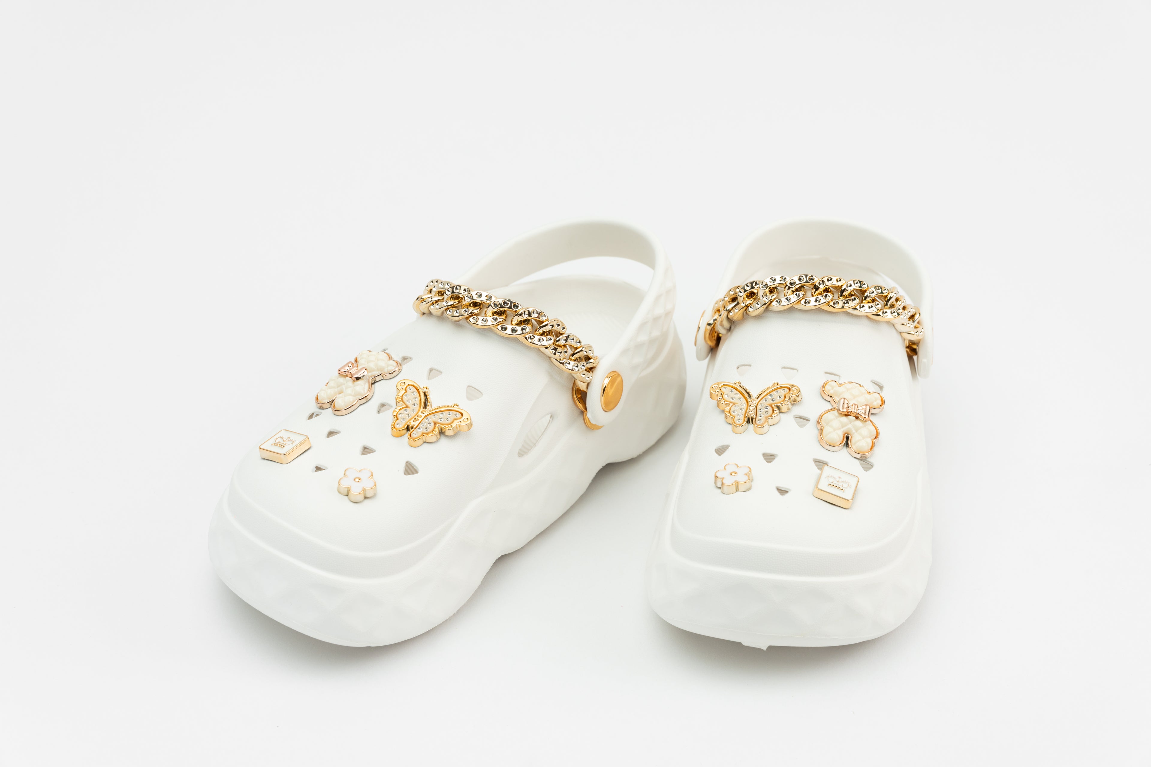 Goldie | Sabots Femme avec Chaînes et Décorations Dorées